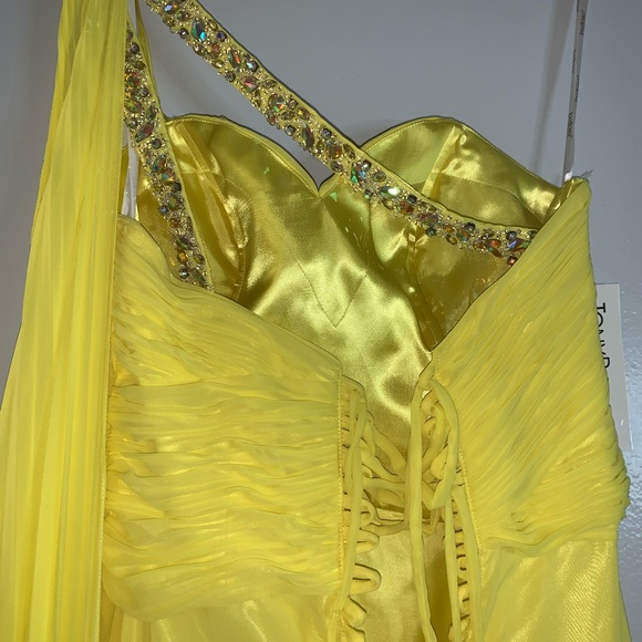 COPY - Tony bowls Prom Dress ,size 10 , yellow color size 10 - Picture 14 of 16